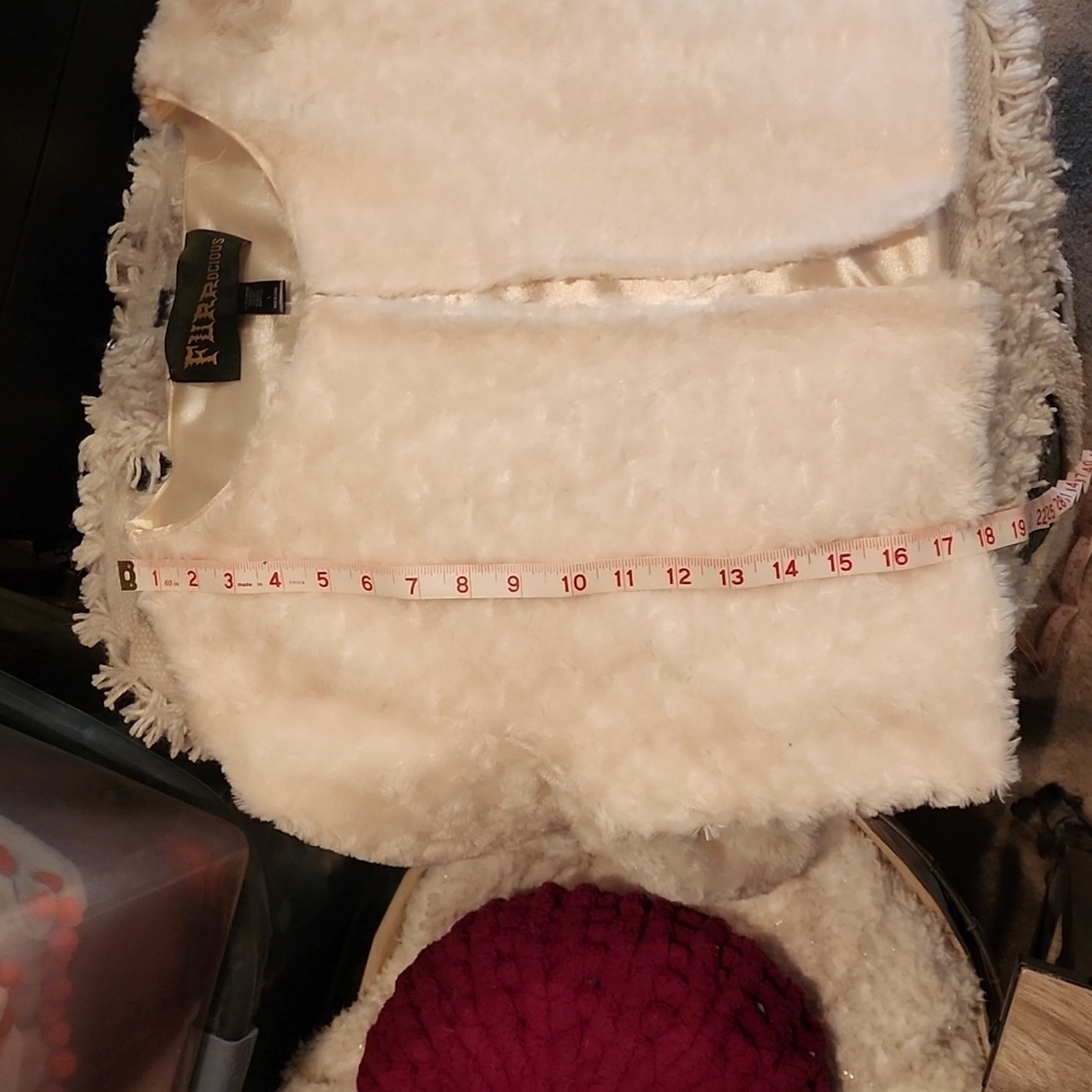 Furrocious cream colored fur shrug - Picture 7 of 7